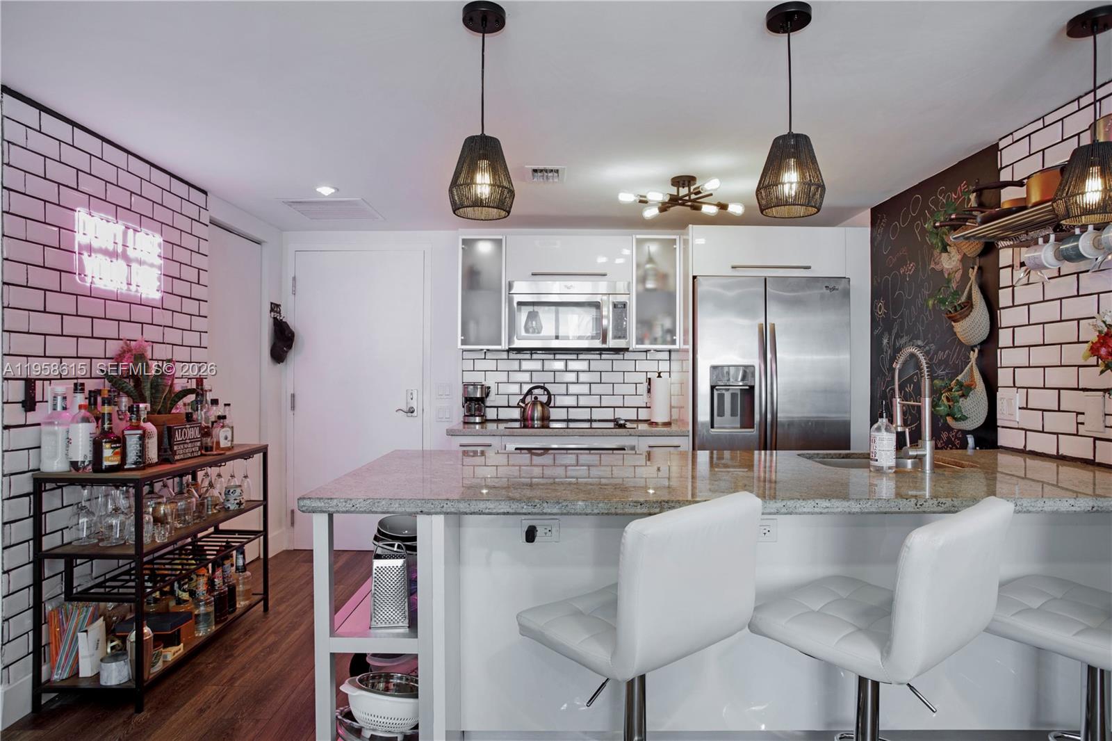 LATITUDE ON THE RIVER - Residential