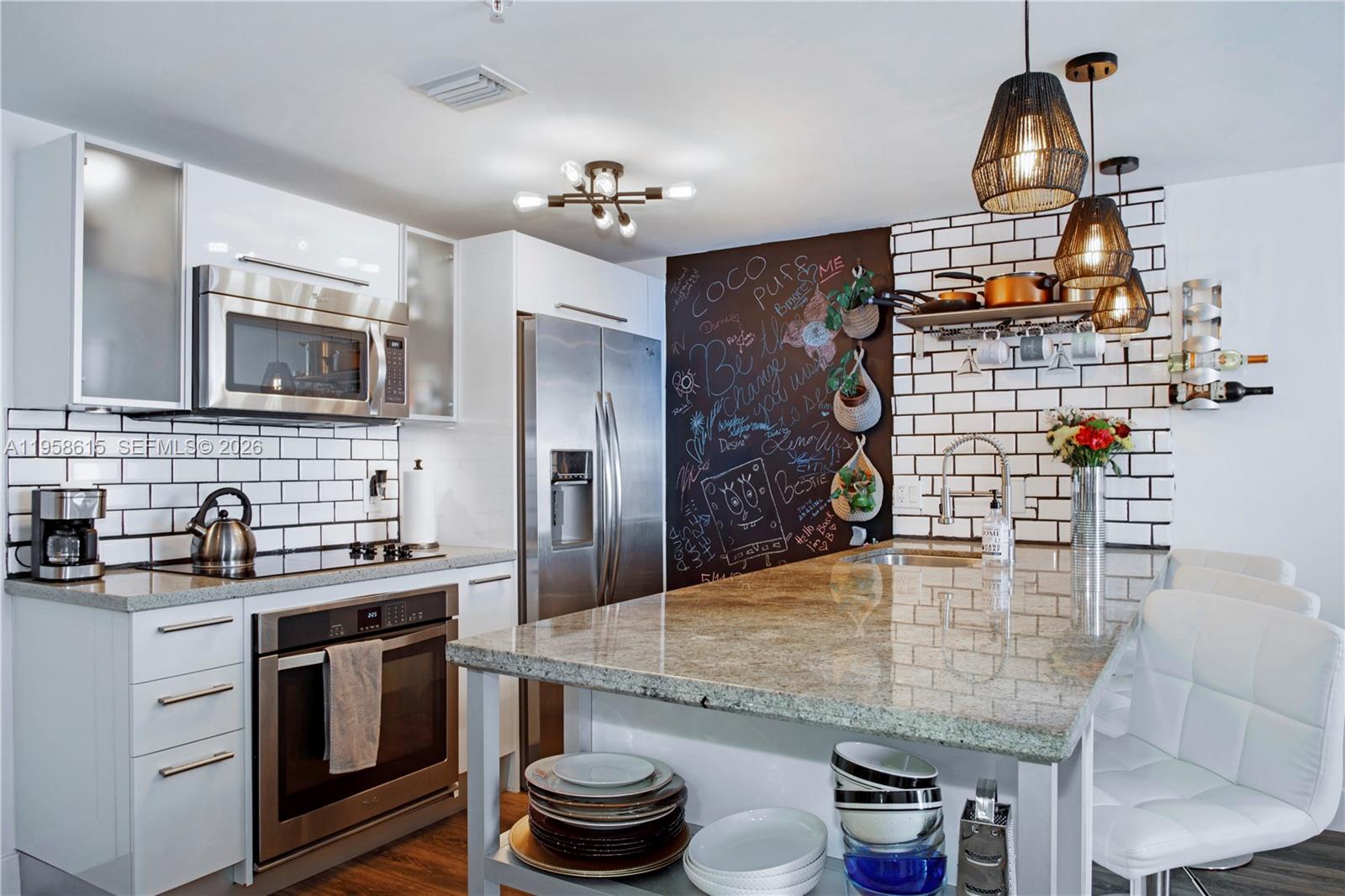 LATITUDE ON THE RIVER - Residential