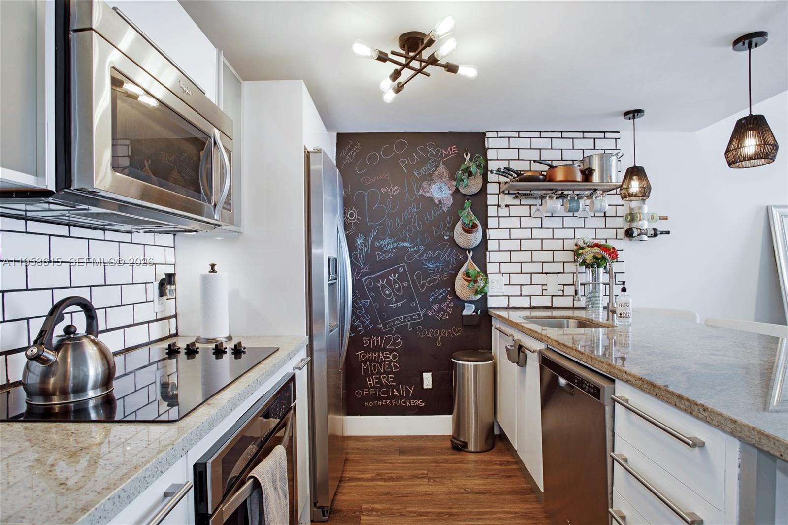 LATITUDE ON THE RIVER - Residential