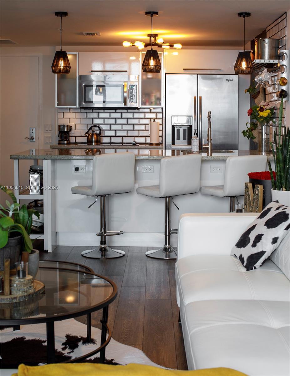 LATITUDE ON THE RIVER - Residential