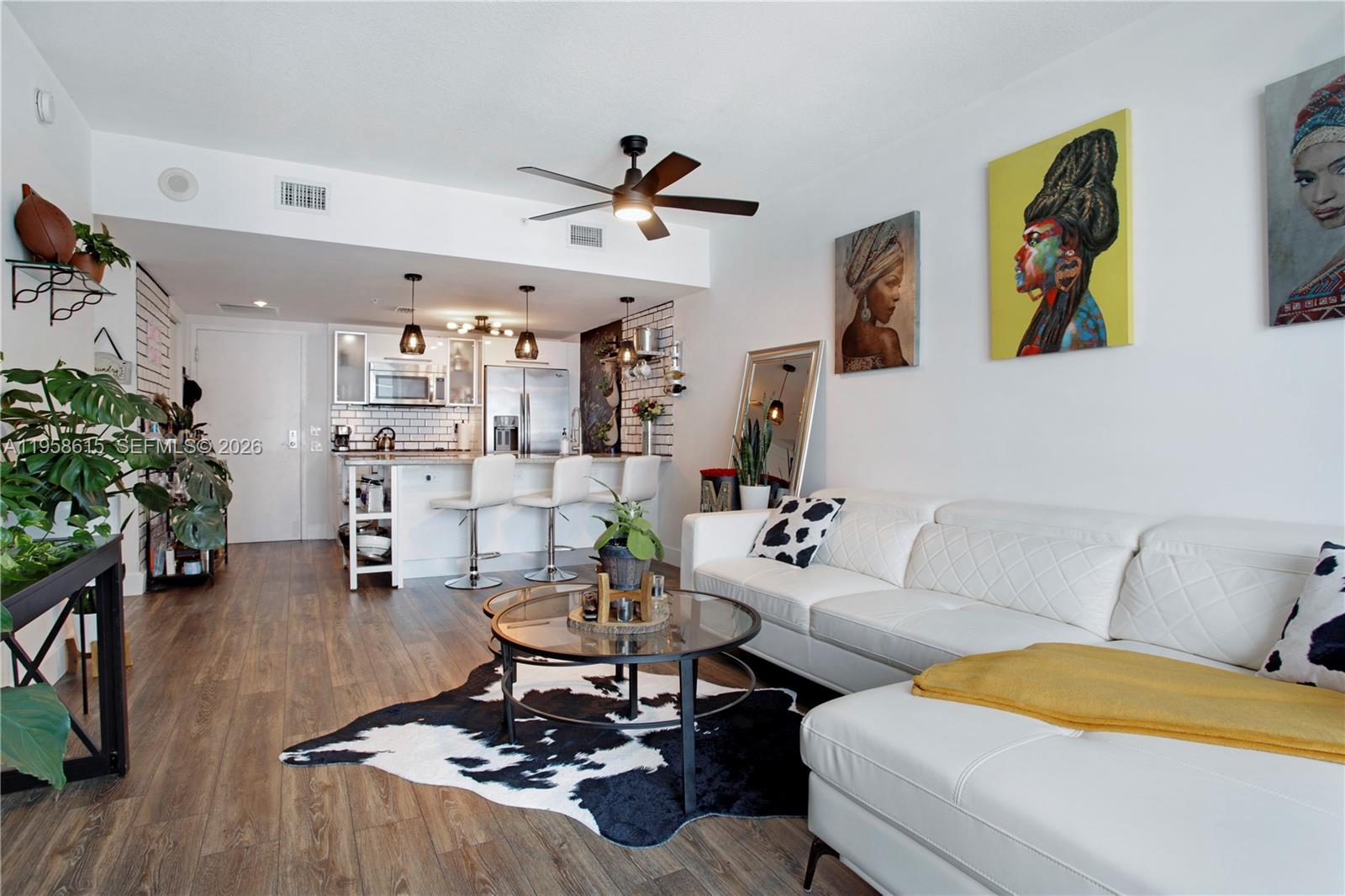 LATITUDE ON THE RIVER - Residential