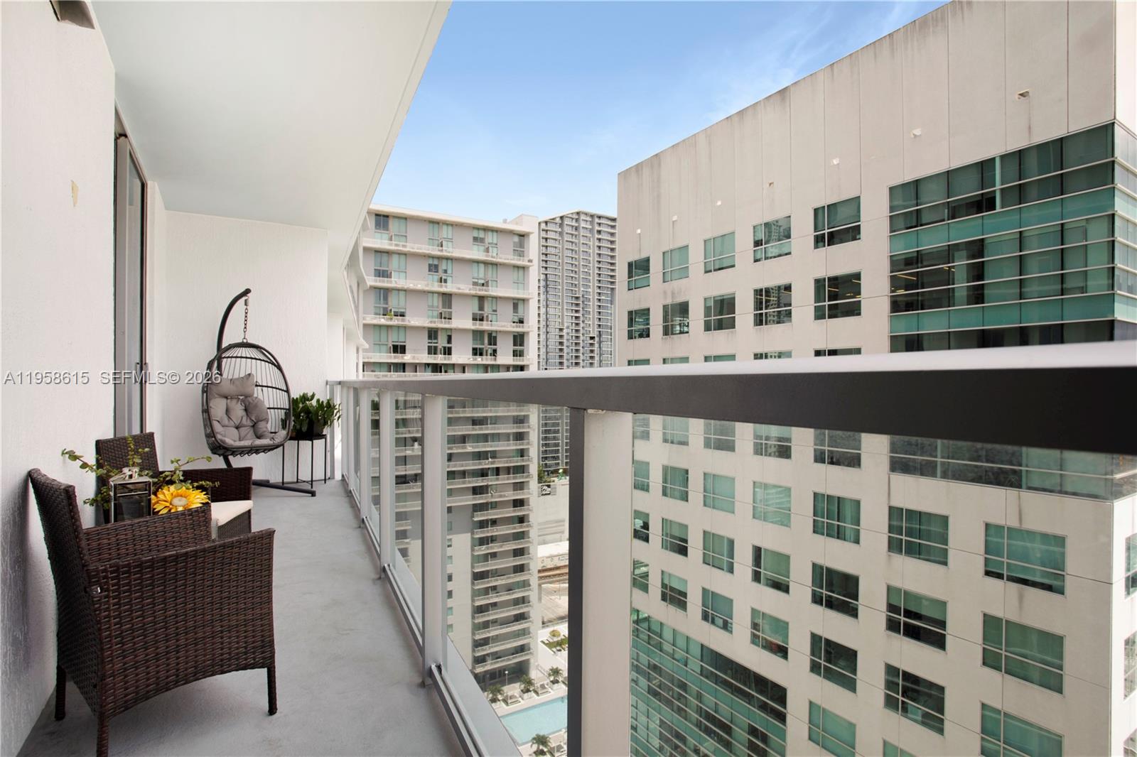 LATITUDE ON THE RIVER - Residential