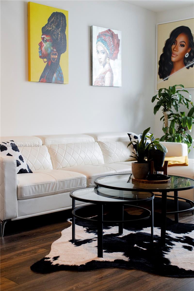 LATITUDE ON THE RIVER - Residential