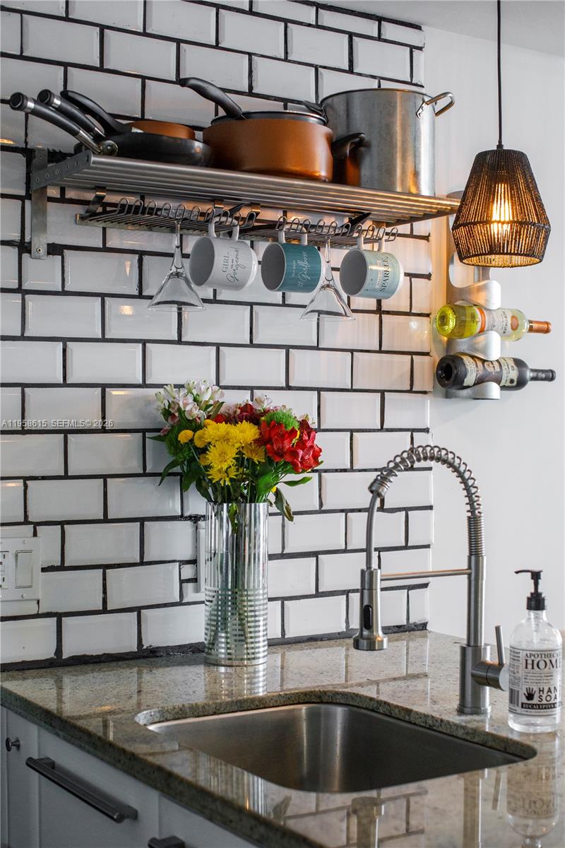 LATITUDE ON THE RIVER - Residential