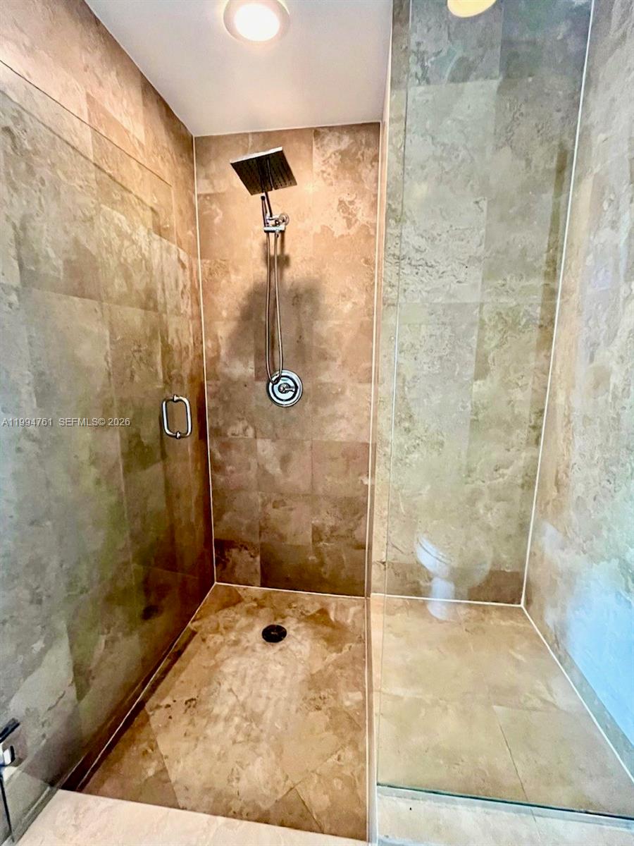 MET 1 CONDO - Residential Lease