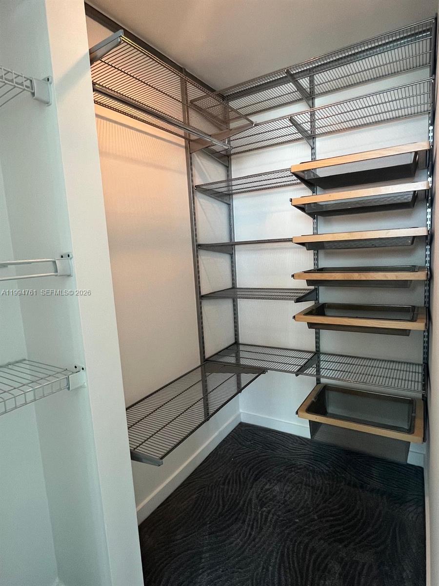 MET 1 CONDO - Residential Lease