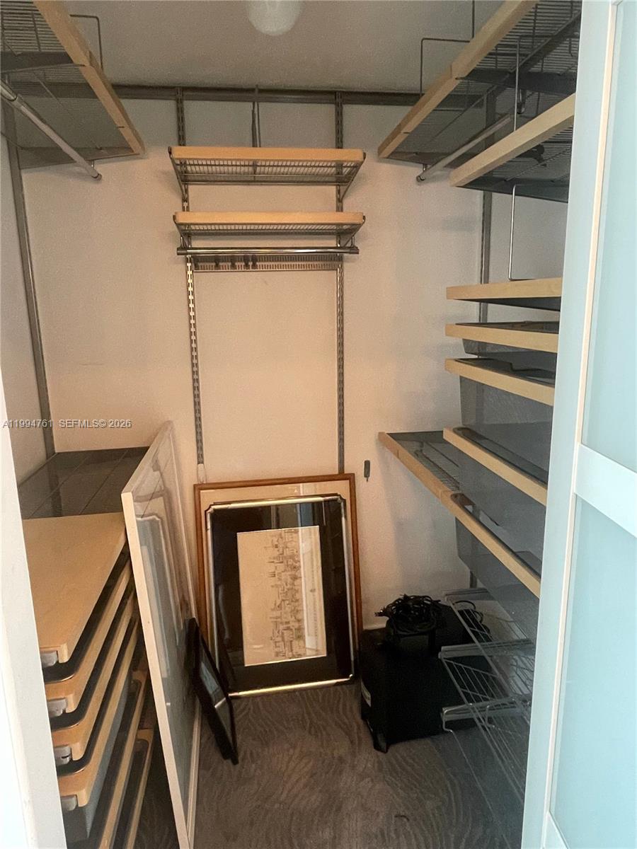 MET 1 CONDO - Residential Lease