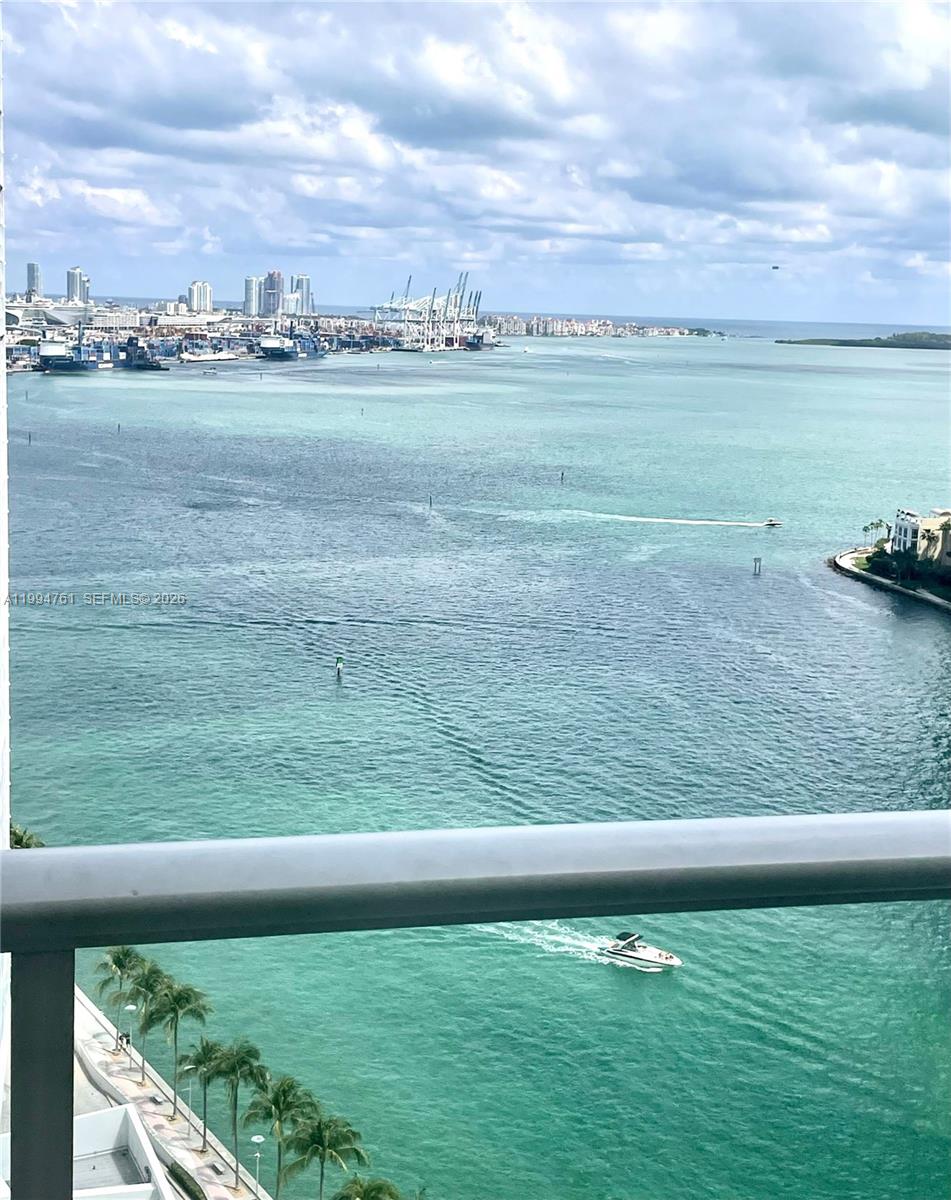 MET 1 CONDO - Residential Lease