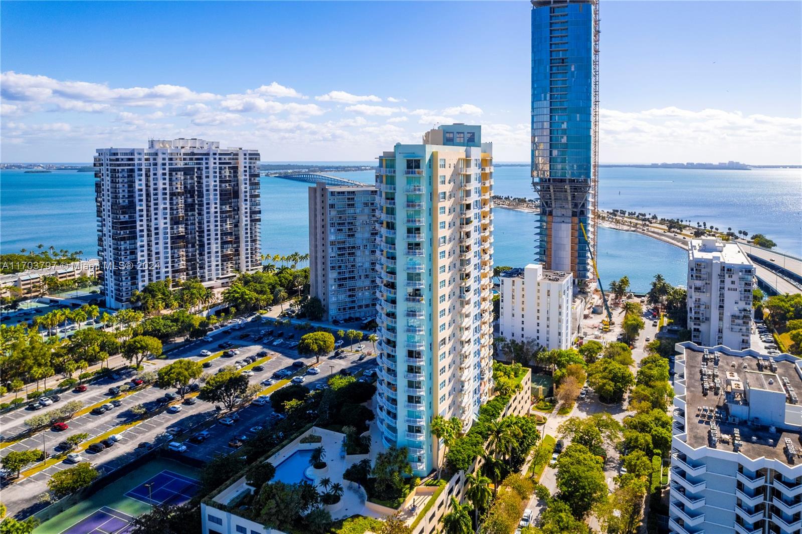 THE METROPOLITAN CONDO - Residential Lease