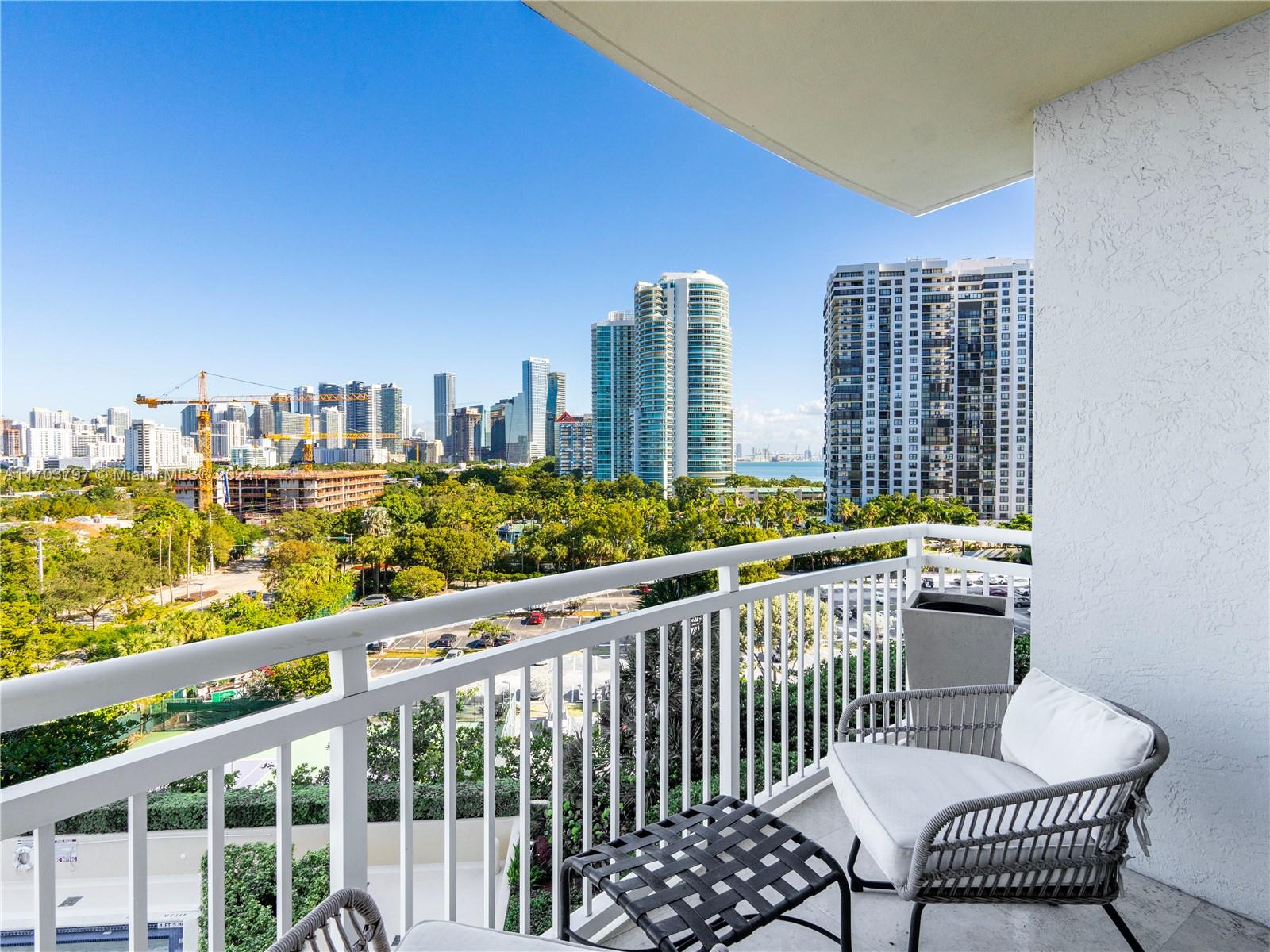 THE METROPOLITAN CONDO - Residential Lease