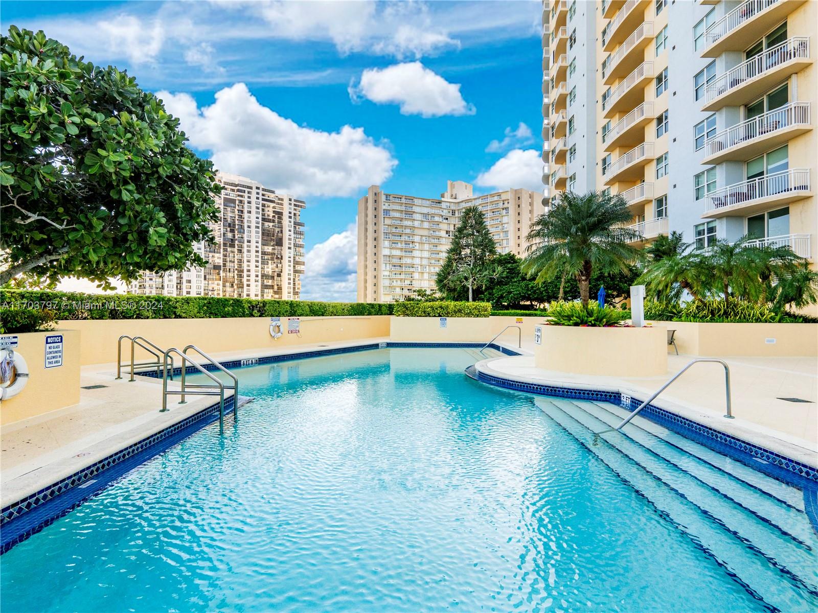 THE METROPOLITAN CONDO - Residential Lease