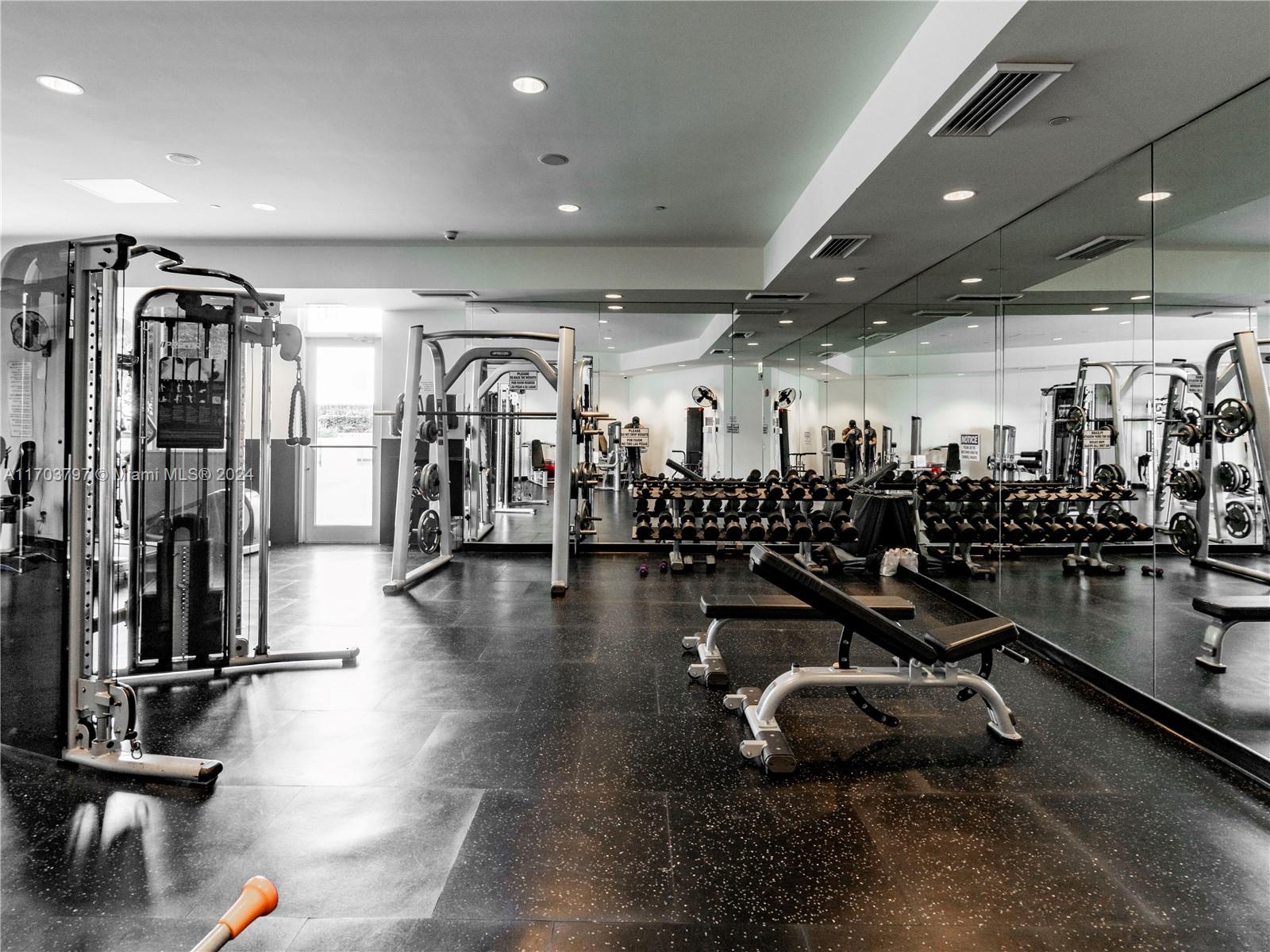 THE METROPOLITAN CONDO - Residential Lease