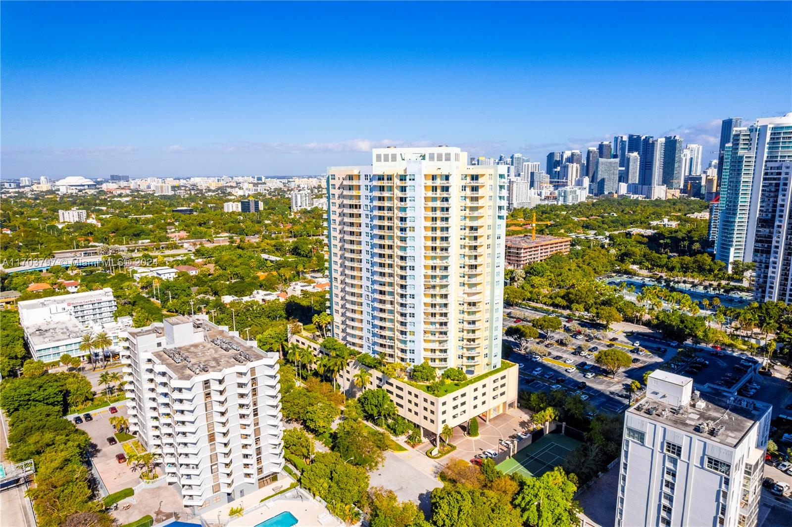 THE METROPOLITAN CONDO - Residential Lease