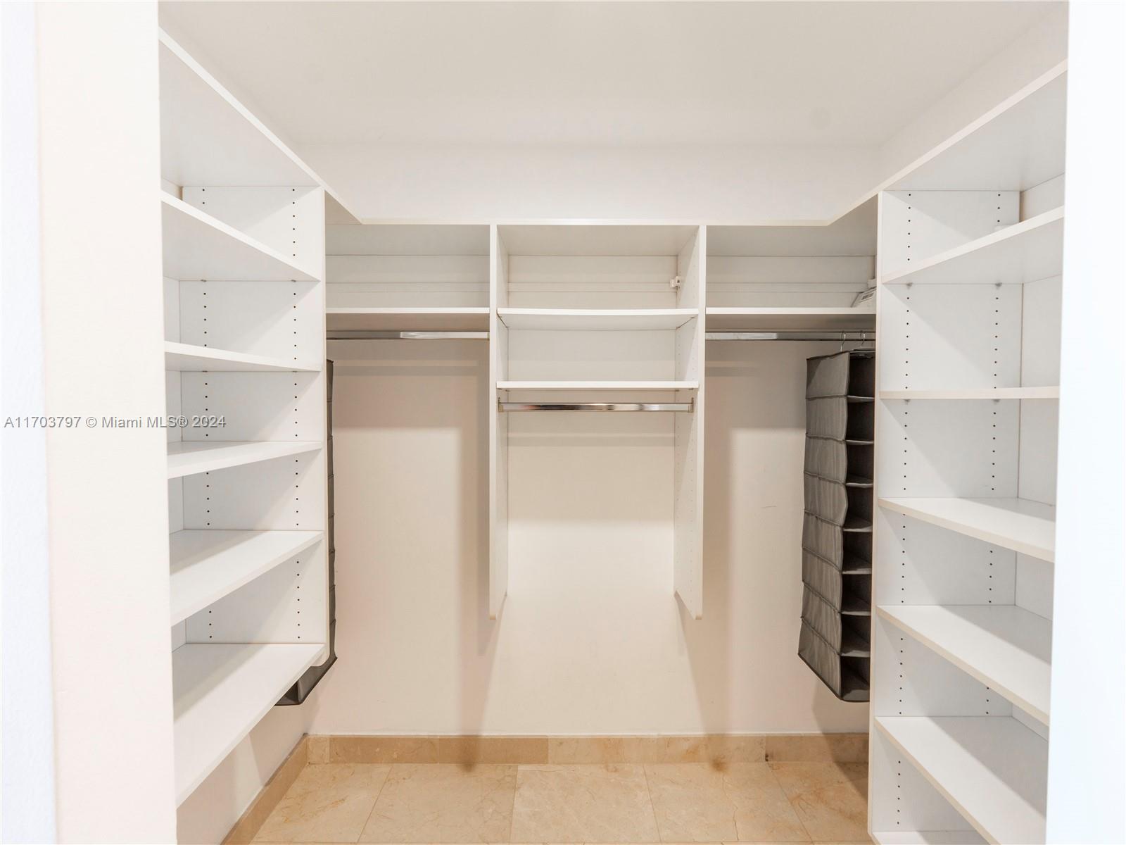 THE METROPOLITAN CONDO - Residential Lease