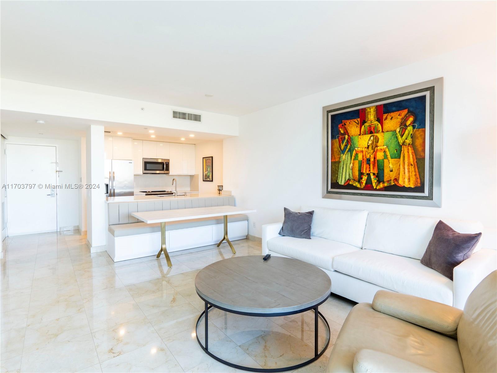 THE METROPOLITAN CONDO - Residential Lease