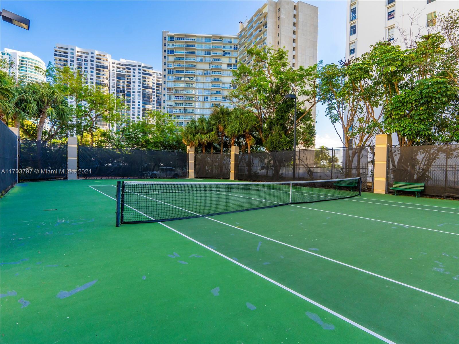 THE METROPOLITAN CONDO - Residential Lease