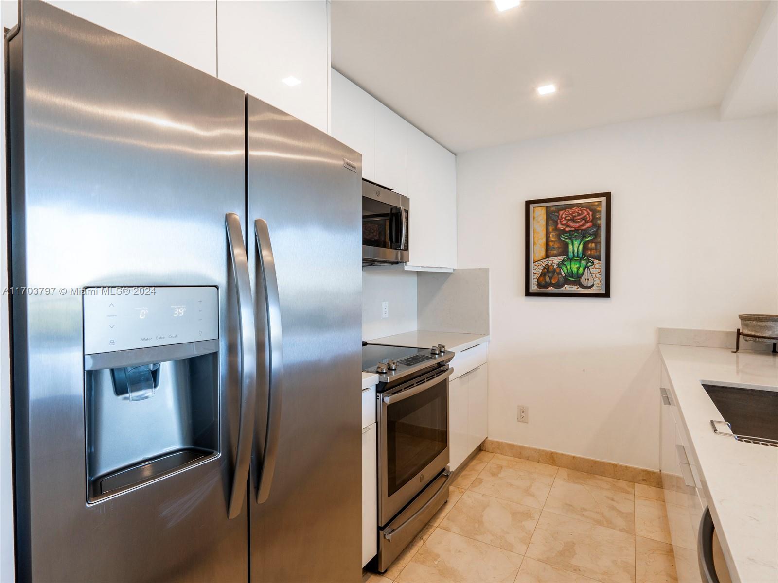 THE METROPOLITAN CONDO - Residential Lease