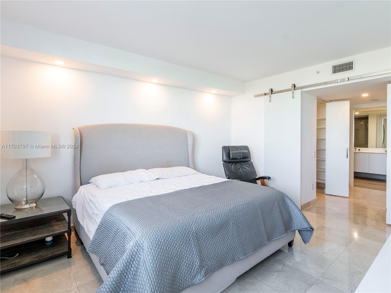 THE METROPOLITAN CONDO - Residential Lease