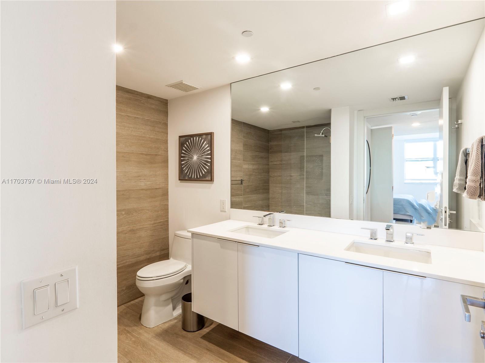 THE METROPOLITAN CONDO - Residential Lease