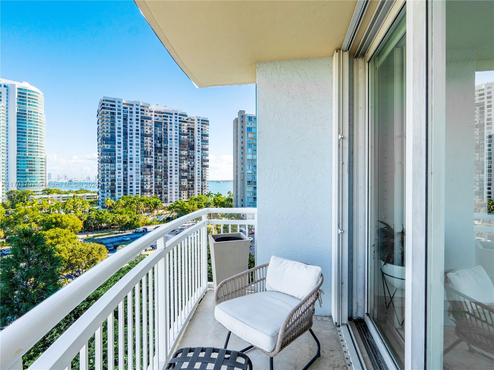 THE METROPOLITAN CONDO - Residential Lease