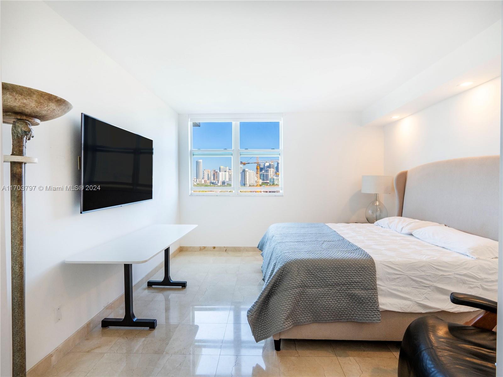 THE METROPOLITAN CONDO - Residential Lease