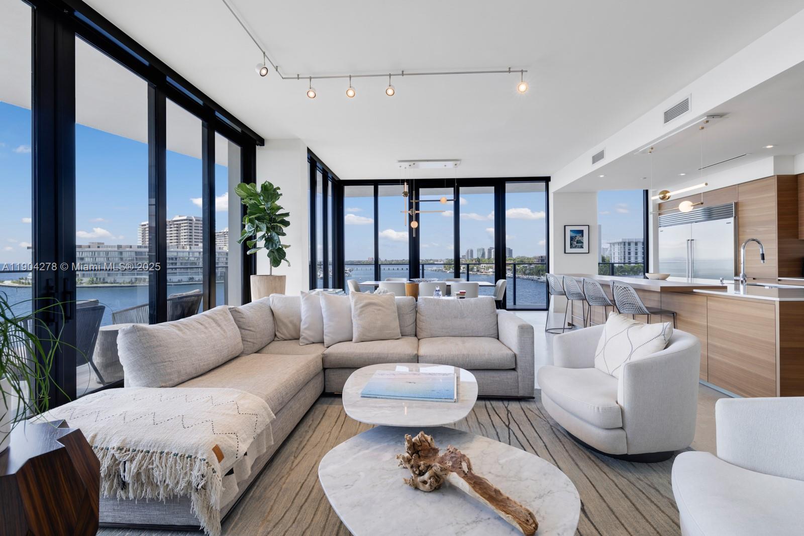 3581 E Glencoe St 501