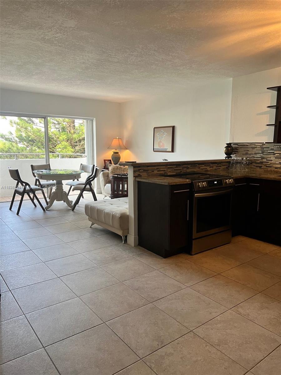 1200 14th St 3C, Miami Beach, FL, 33139/$255,900 1 1200 14th St 3C