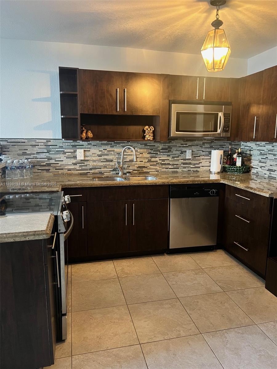 1200 14th St 3C, Miami Beach, FL, 33139/$255,900 2 1200 14th St 3C