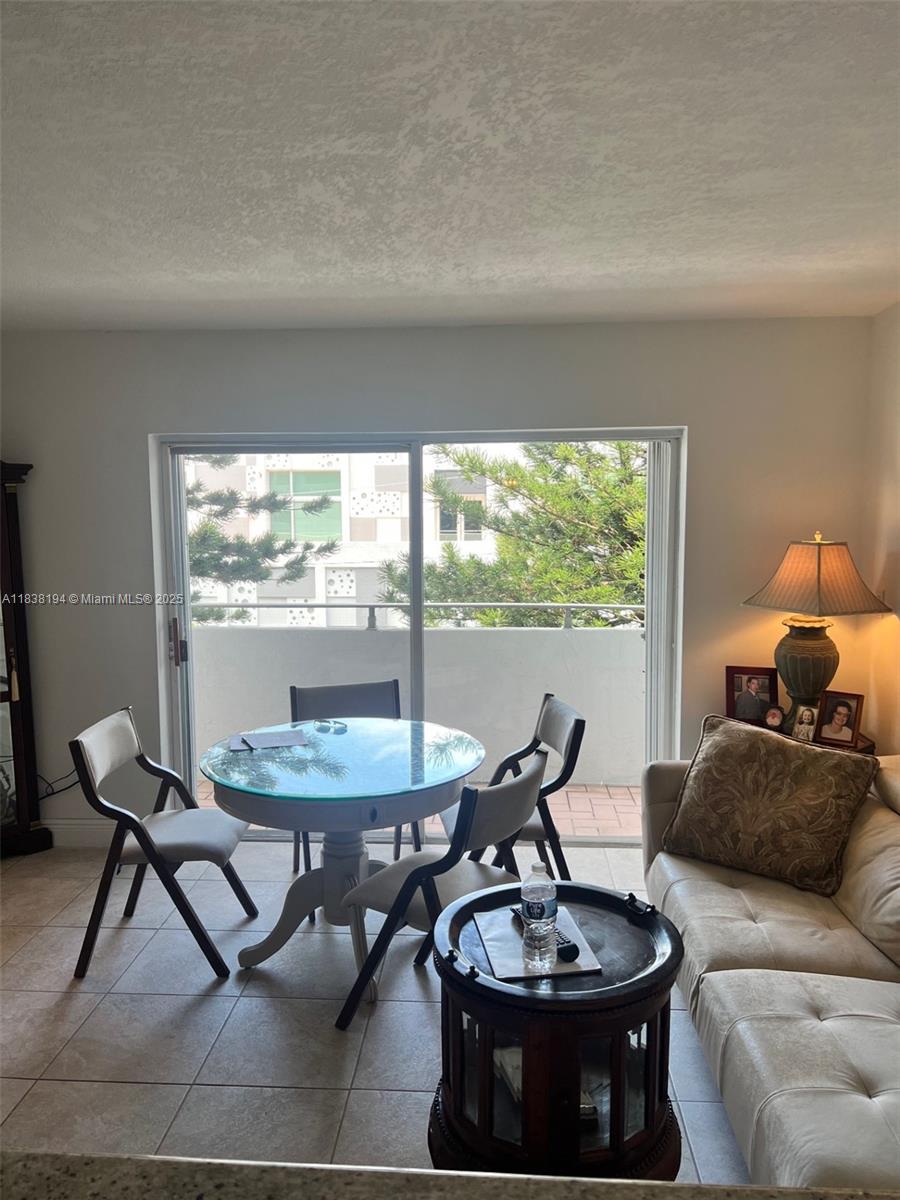 1200 14th St 3C, Miami Beach, FL, 33139/$255,900 3 1200 14th St 3C