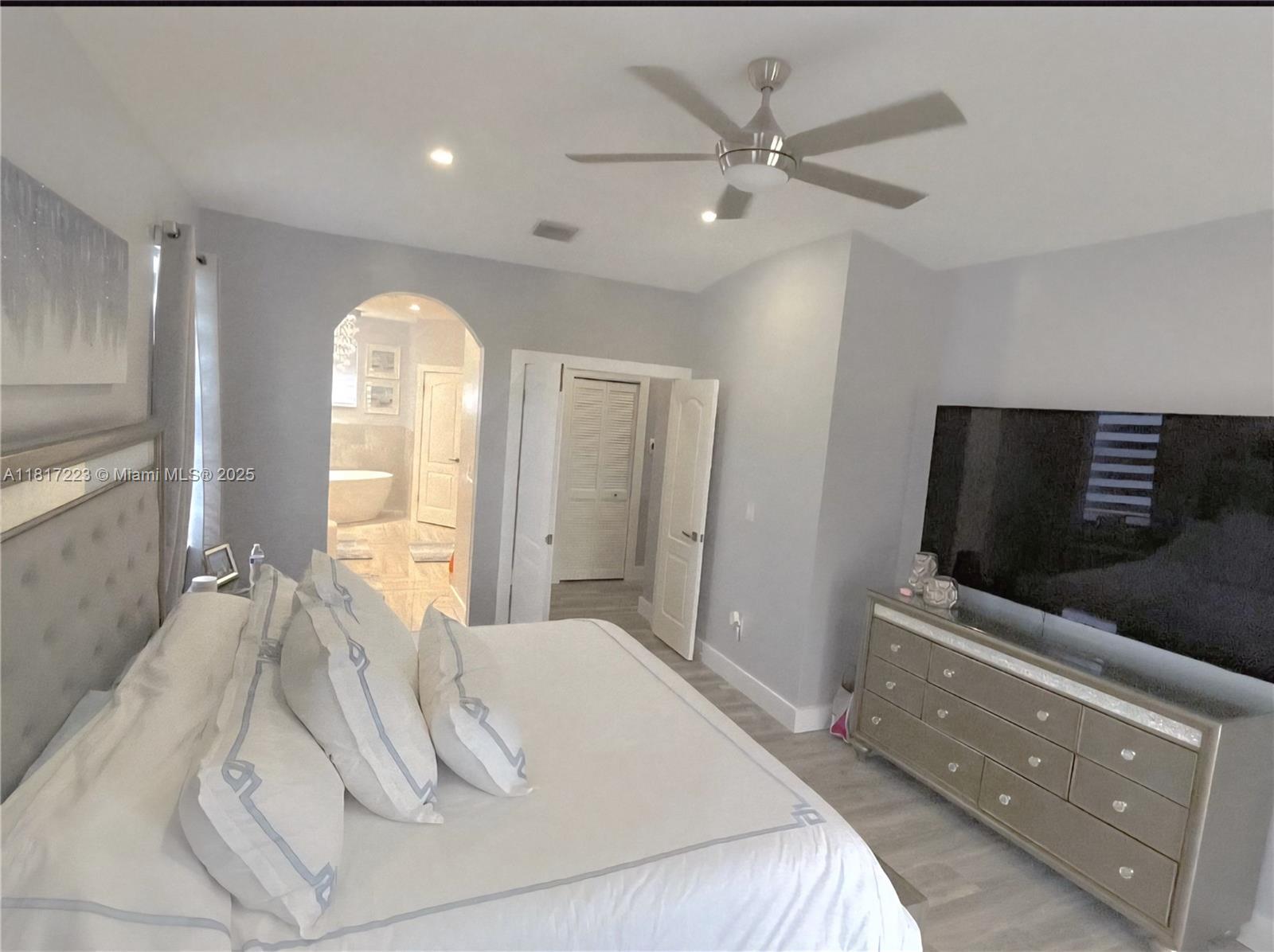 KENDALL COUNTRY ESTATES. - Residential