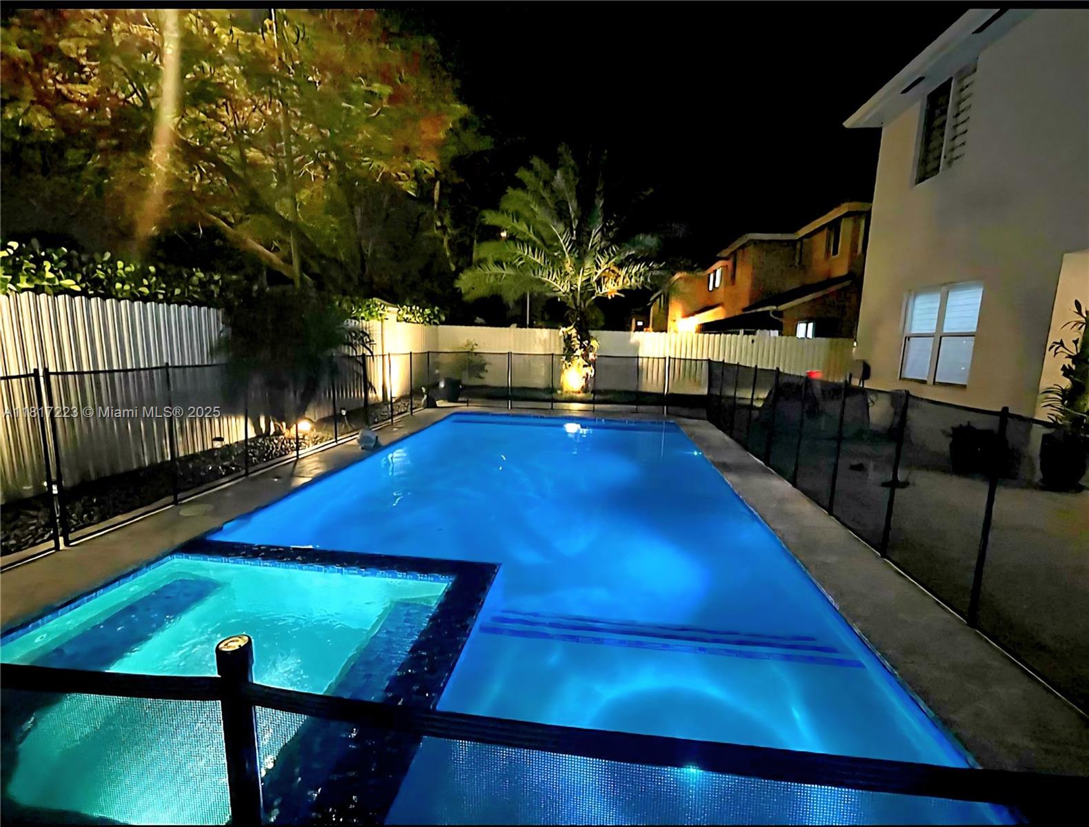 KENDALL COUNTRY ESTATES. - Residential