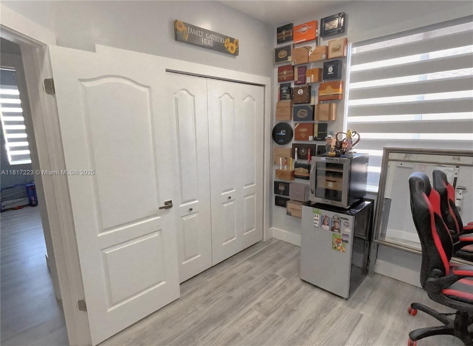 KENDALL COUNTRY ESTATES. - Residential