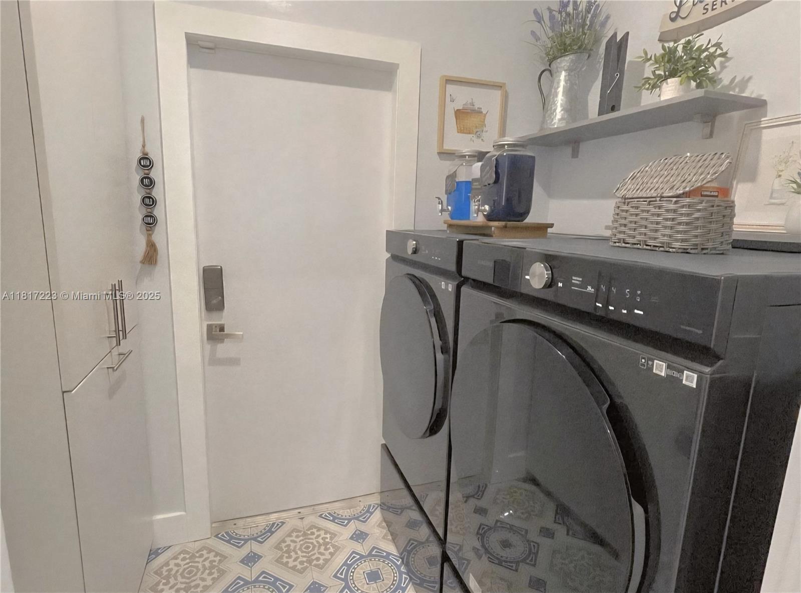 KENDALL COUNTRY ESTATES. - Residential