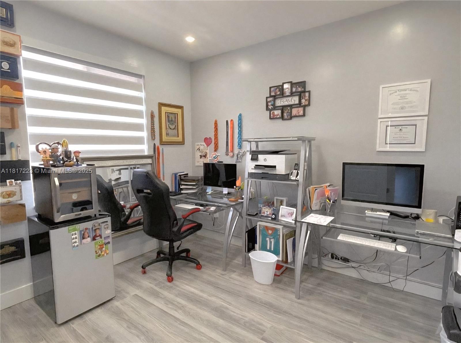 KENDALL COUNTRY ESTATES. - Residential