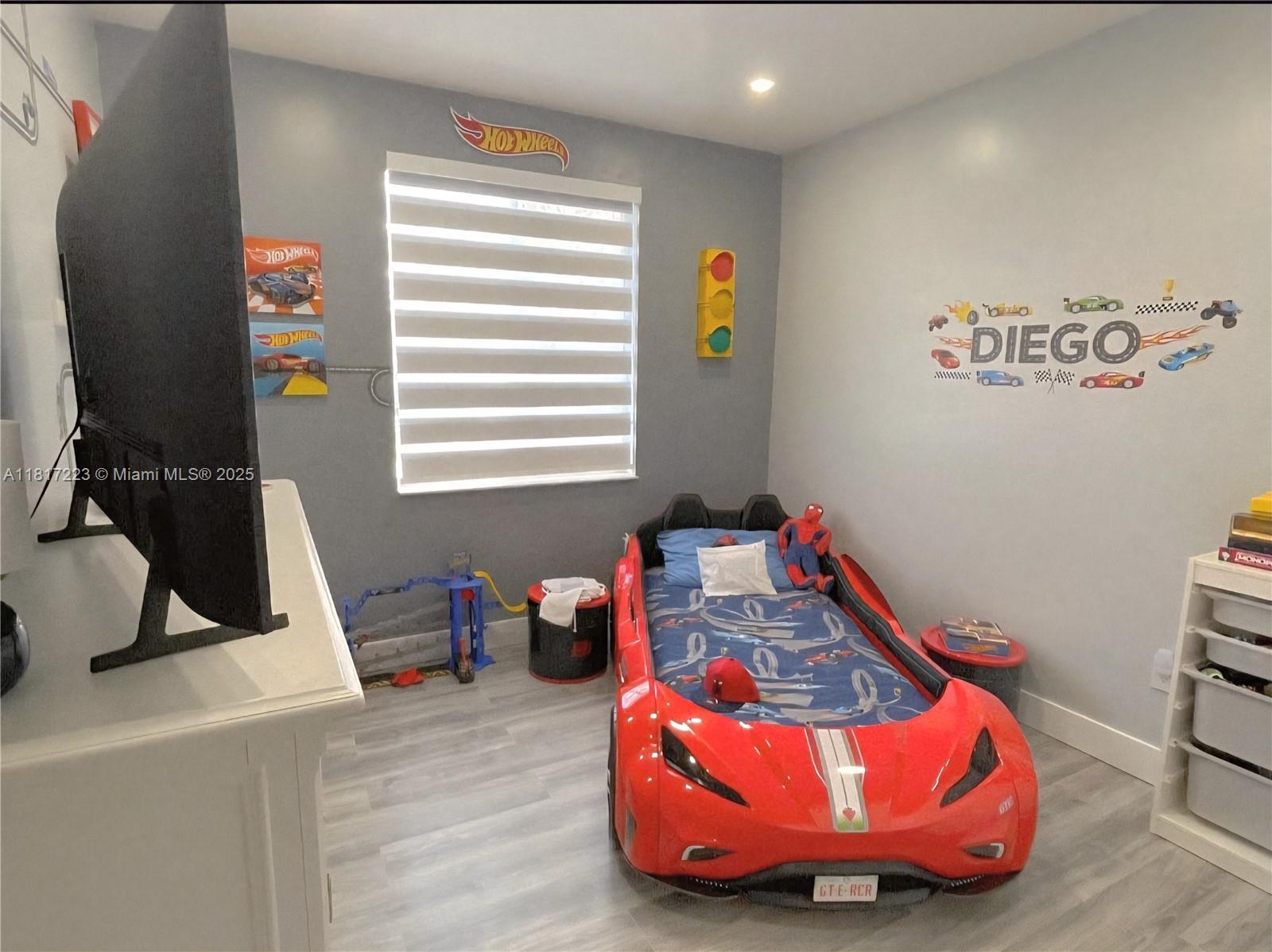 KENDALL COUNTRY ESTATES. - Residential