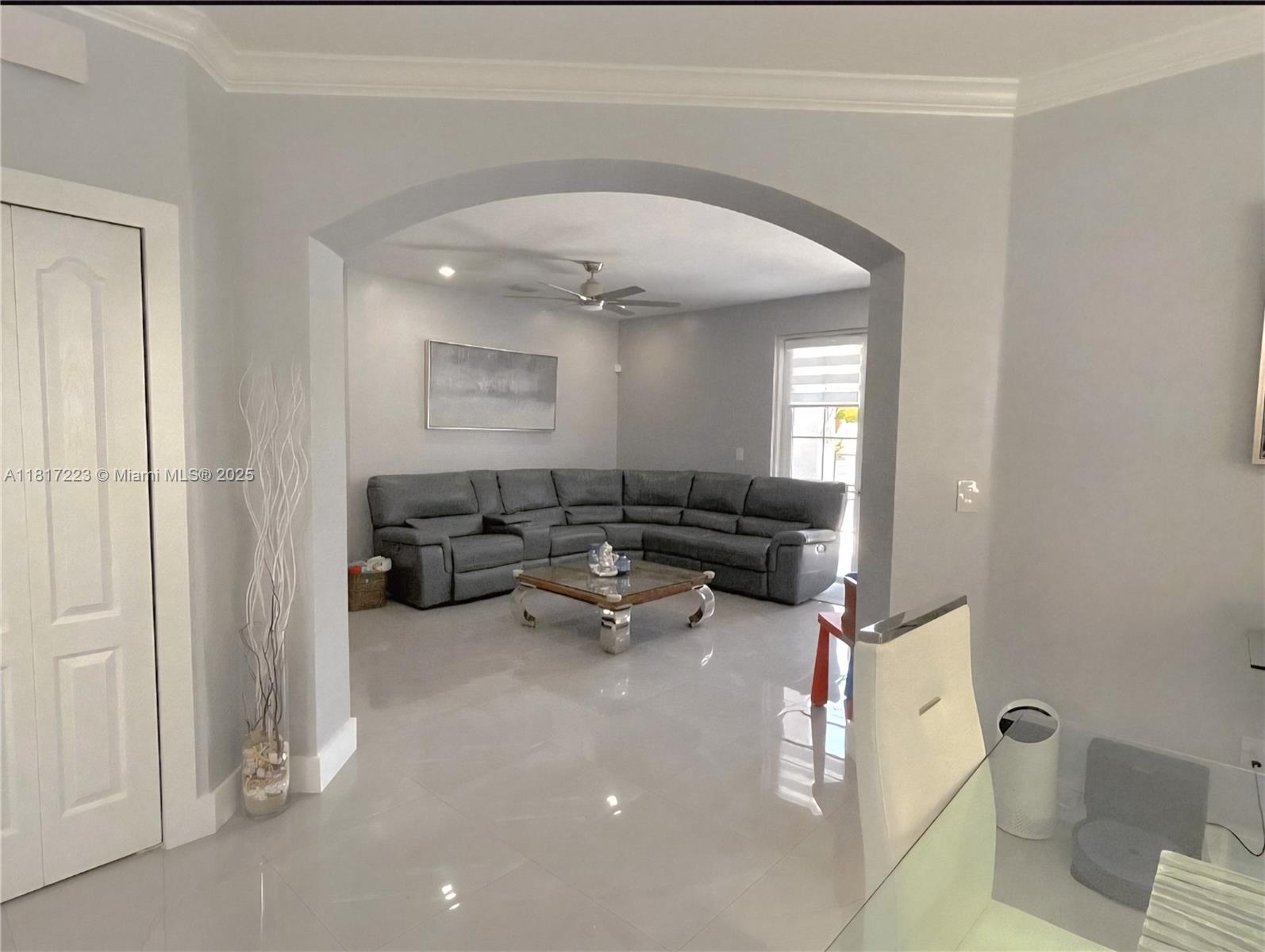 KENDALL COUNTRY ESTATES. - Residential