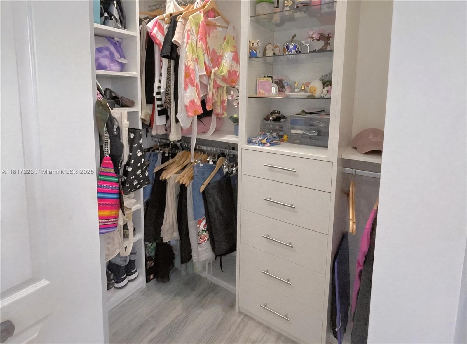 KENDALL COUNTRY ESTATES. - Residential