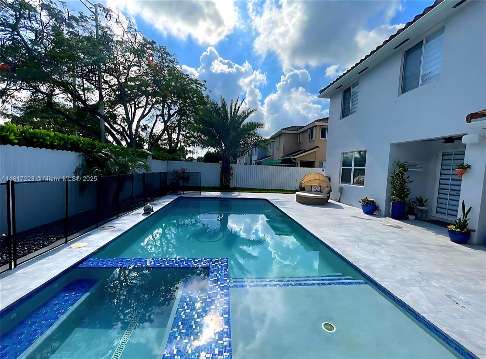 KENDALL COUNTRY ESTATES. - Residential