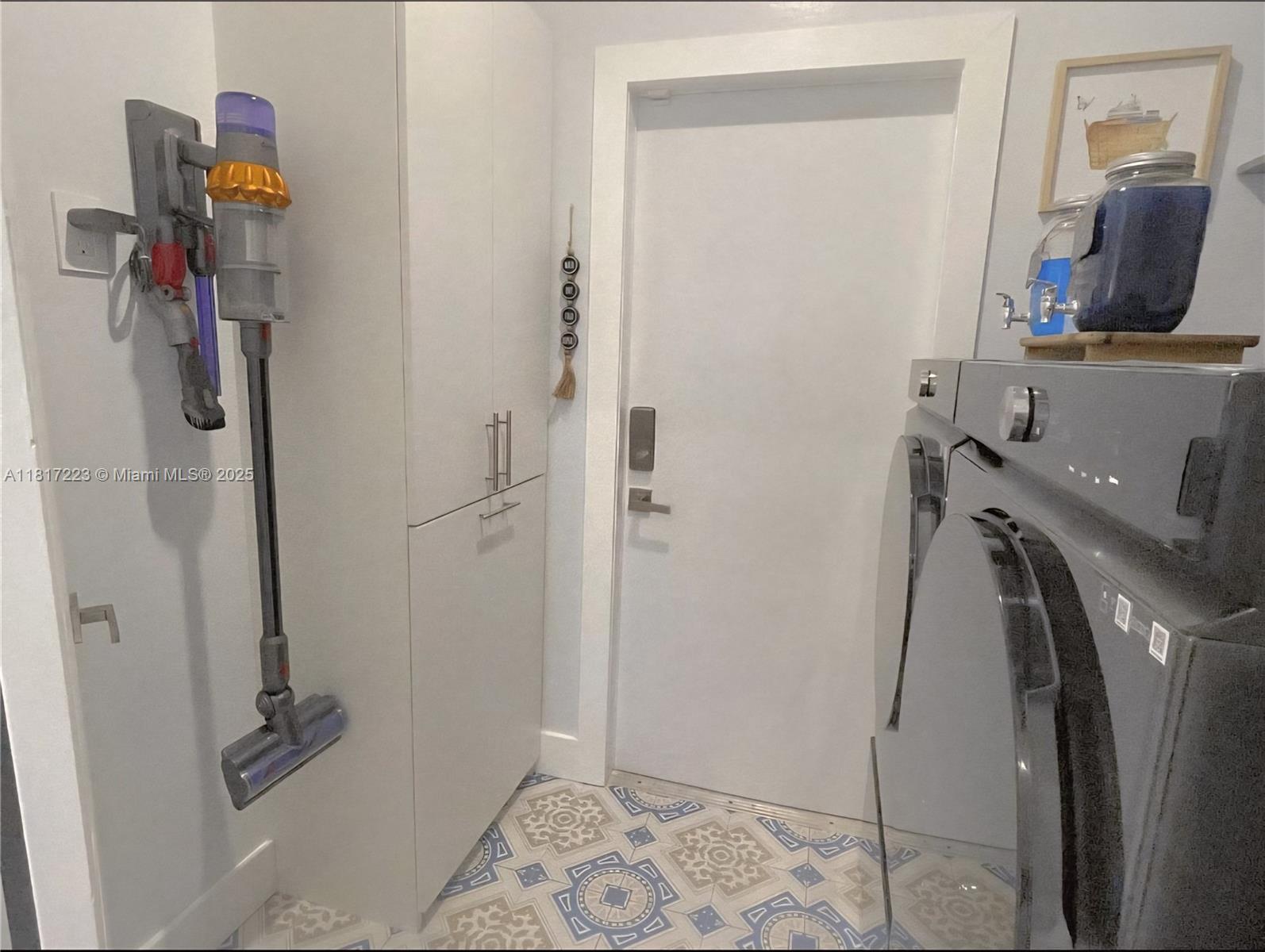 KENDALL COUNTRY ESTATES. - Residential