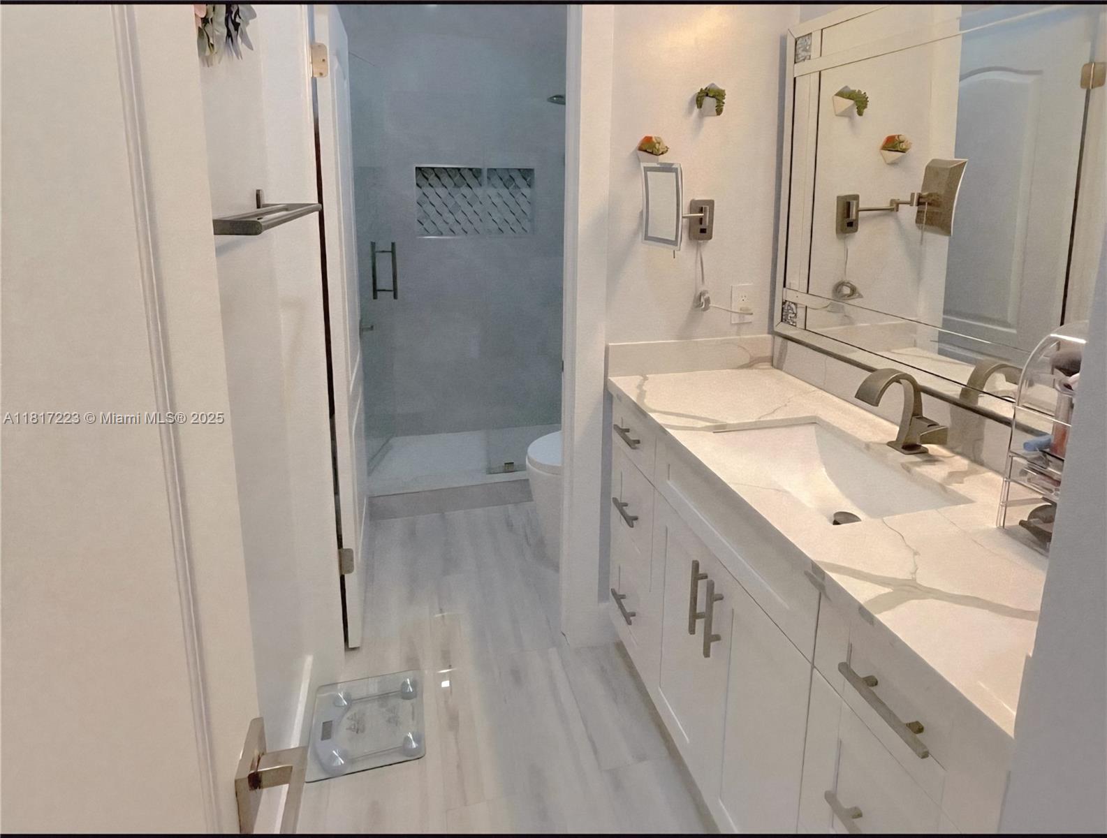 KENDALL COUNTRY ESTATES. - Residential