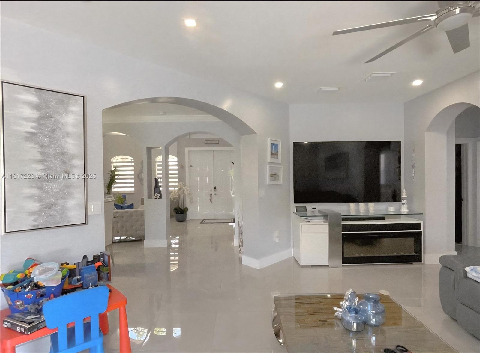 KENDALL COUNTRY ESTATES. - Residential