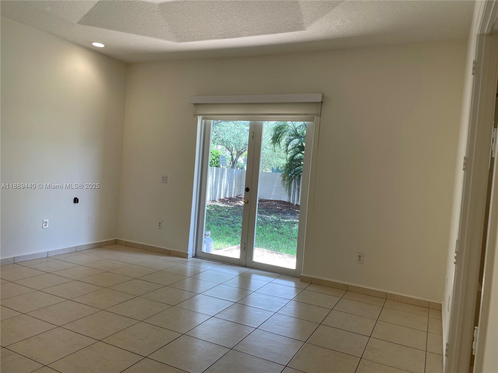 OAK PLACE PHASE I - Residential Lease