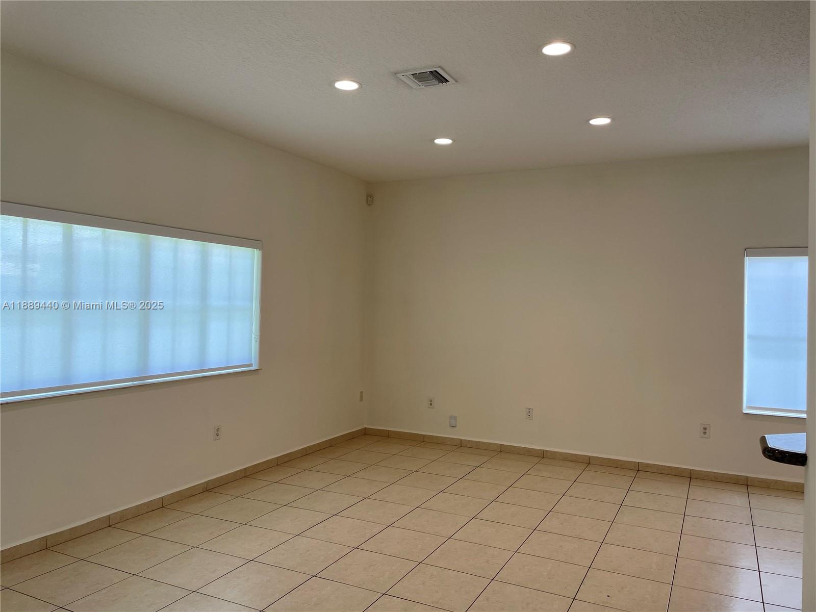 OAK PLACE PHASE I - Residential Lease