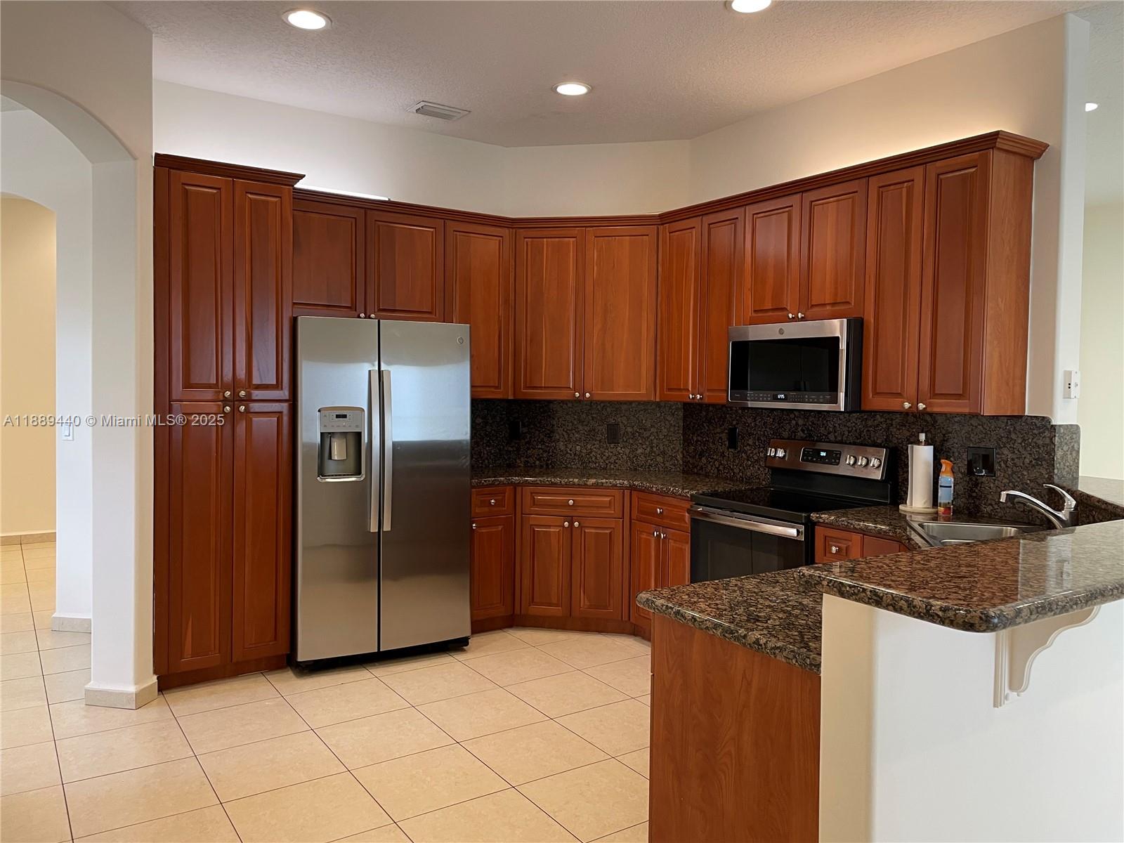OAK PLACE PHASE I - Residential Lease