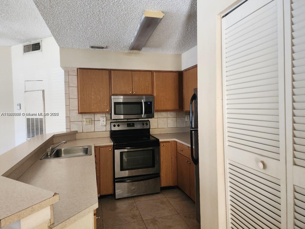 MARINA OAKS CONDO - Residential Lease