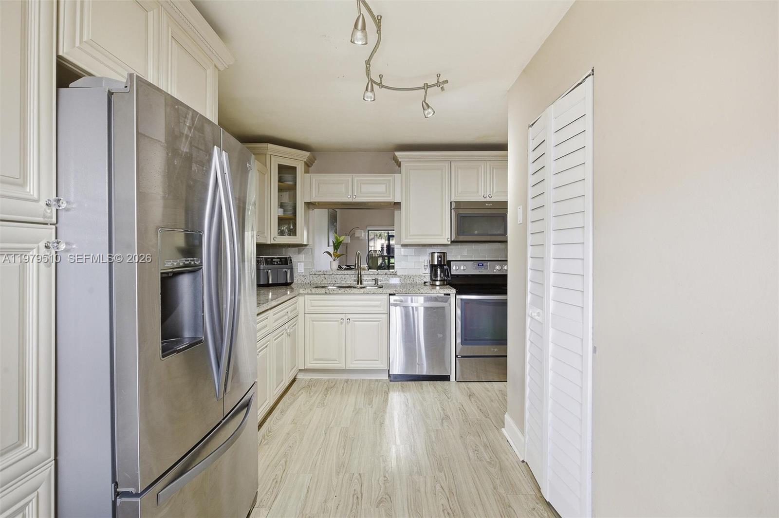 VILLAS OF BONAVENTURE AT - Residential