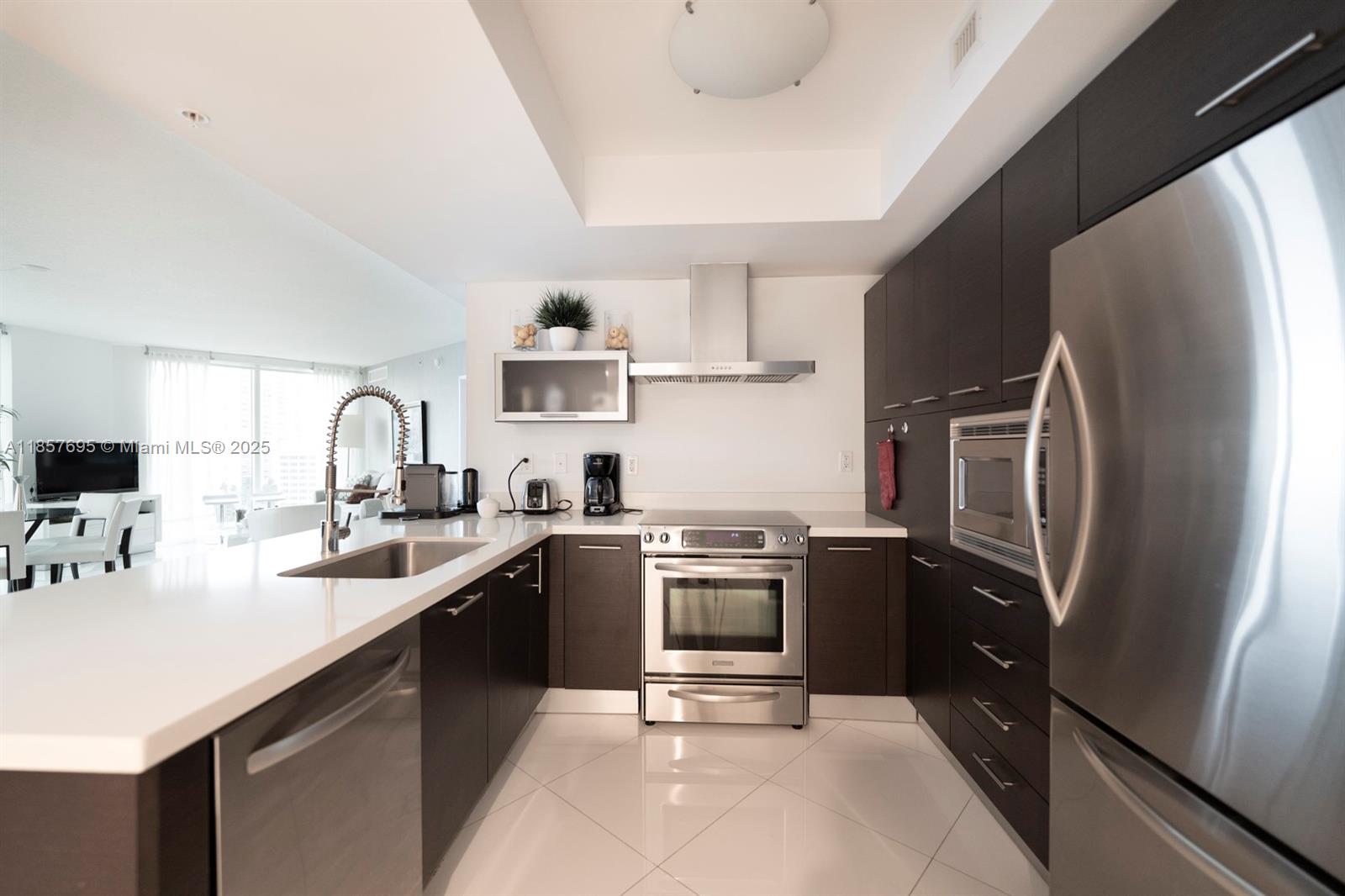 ST TROPEZ ON THE BAY II C - Residential