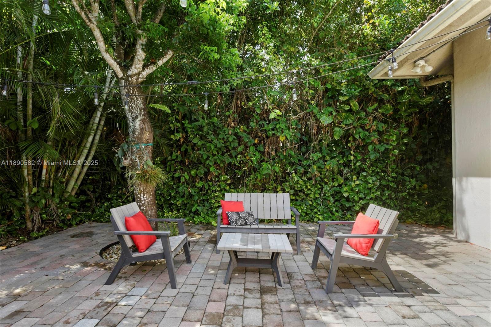 PINEWOOD GROVE - Residential Lease