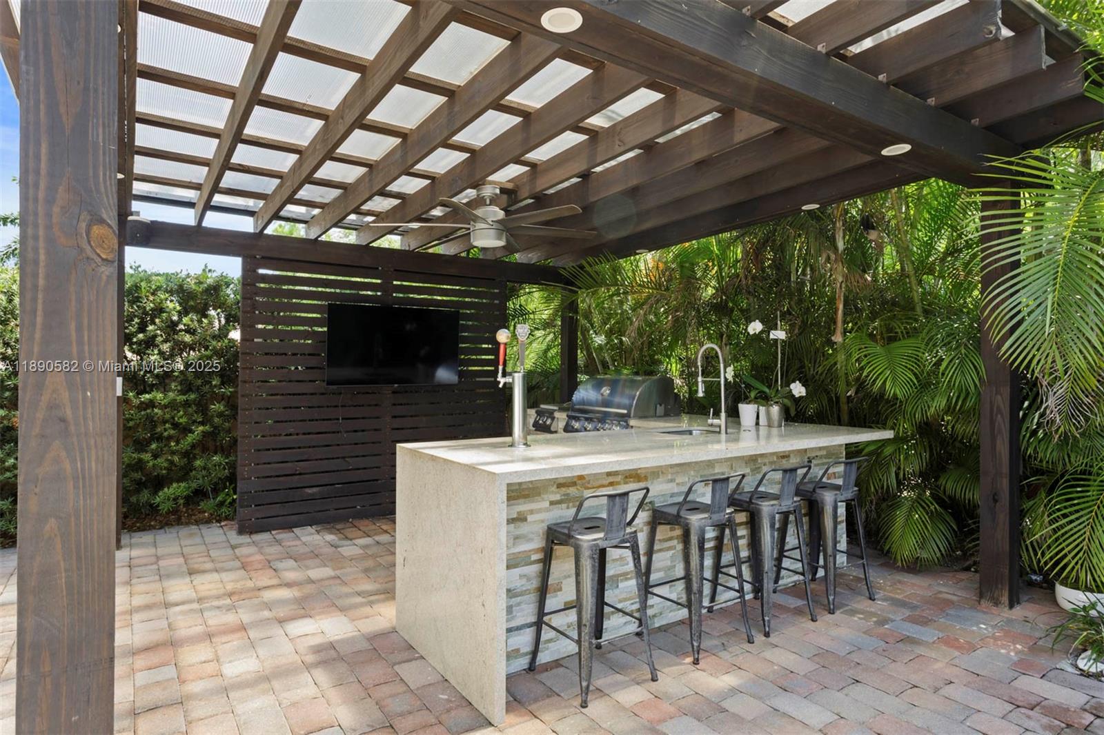 PINEWOOD GROVE - Residential Lease