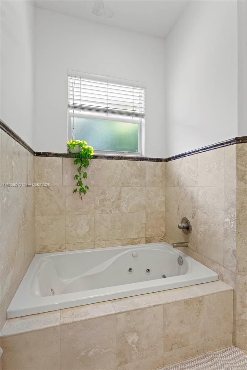 PINEWOOD GROVE - Residential Lease